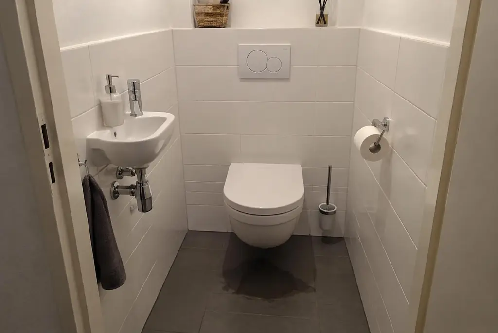 Lekdetectie Oldenzaal – natte vloer bij een toilet